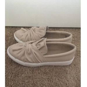 mia zori slip on sneaker